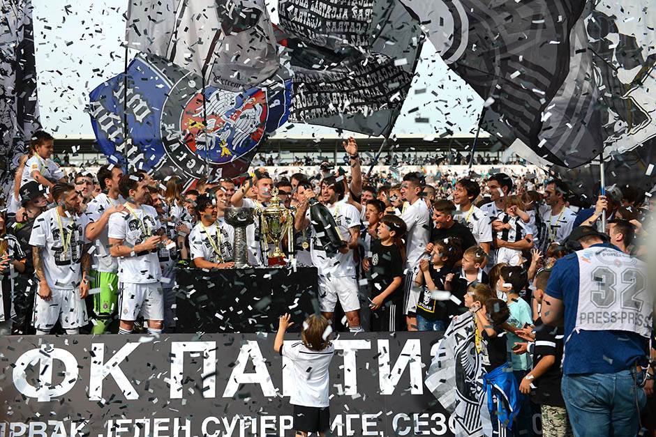 FK Partizan - Page 5 Partizan-titula-proslava-mondo-stefan-stojanovic-30