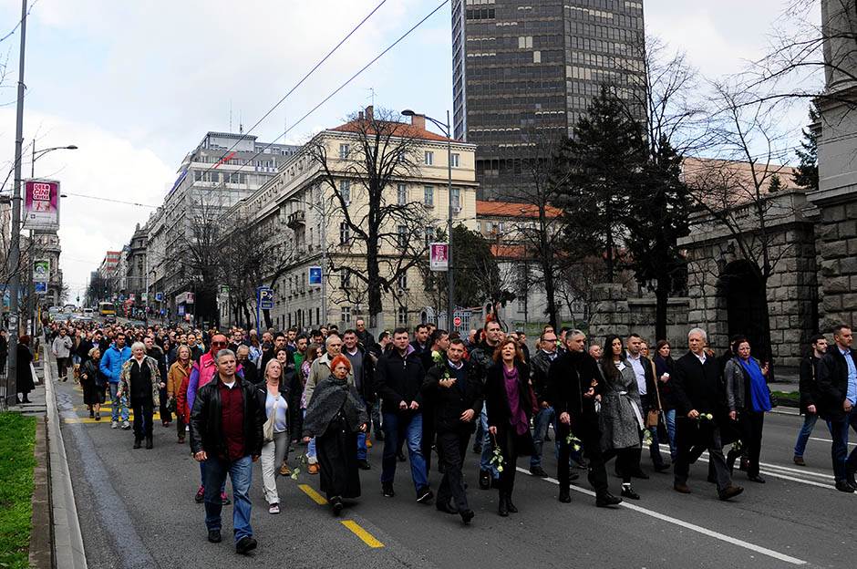 Vučić položio venac, građani šetali za Zorana