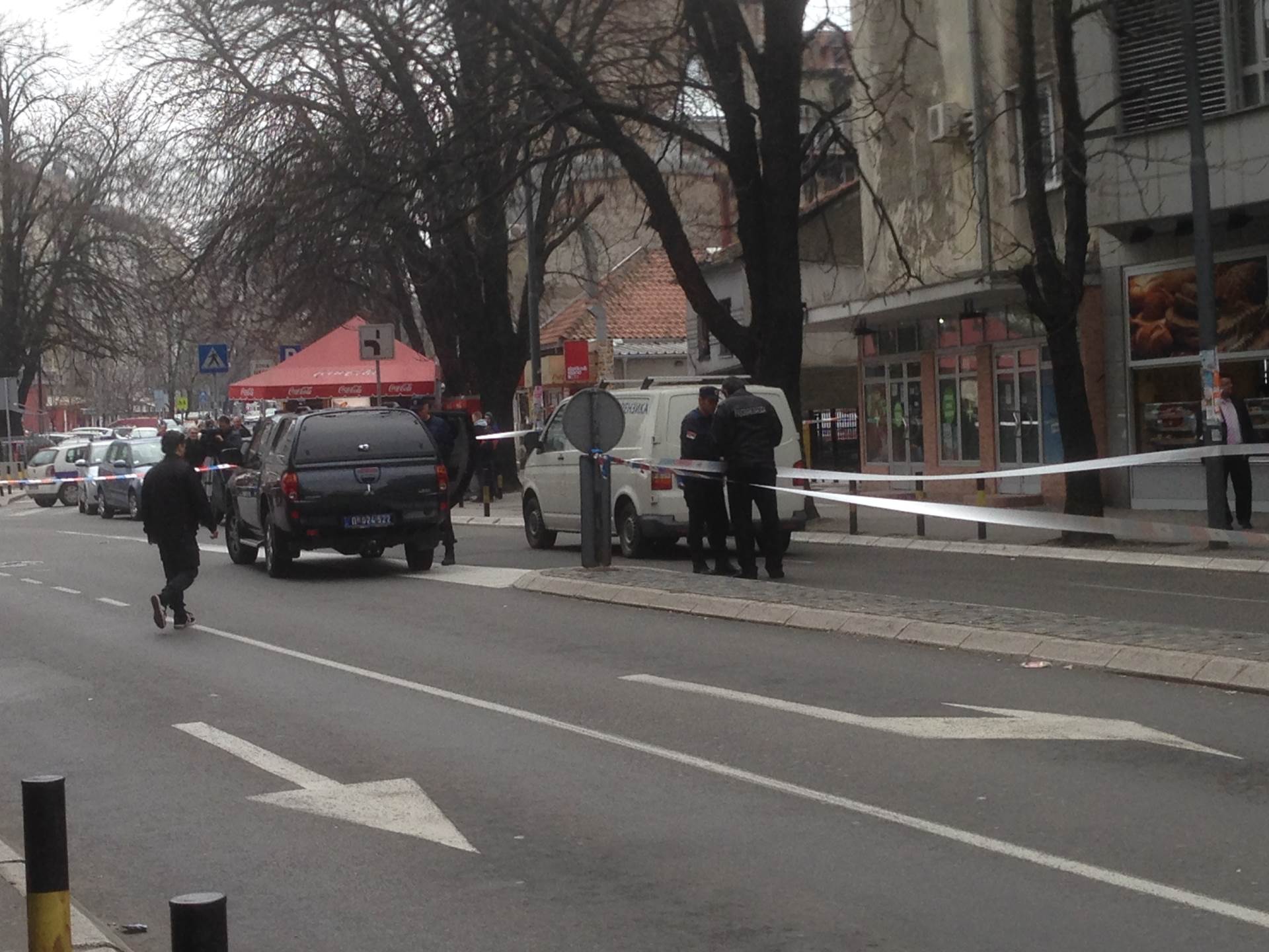 Beograd: Razneo se bombom u poslastičarnici! FOTO