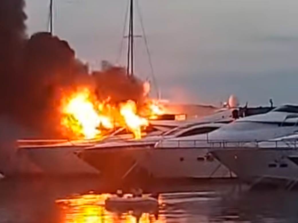  hrvatska eksplozija marina kastela pozar gore brodovi video 