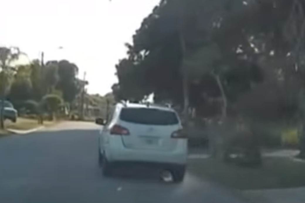  florida bezao od policije izbacio bebu iz kola video 