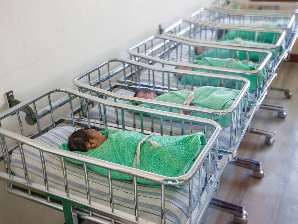  Špankinja traži tri miliona evra odštete što su je zamenili u porodilištu 