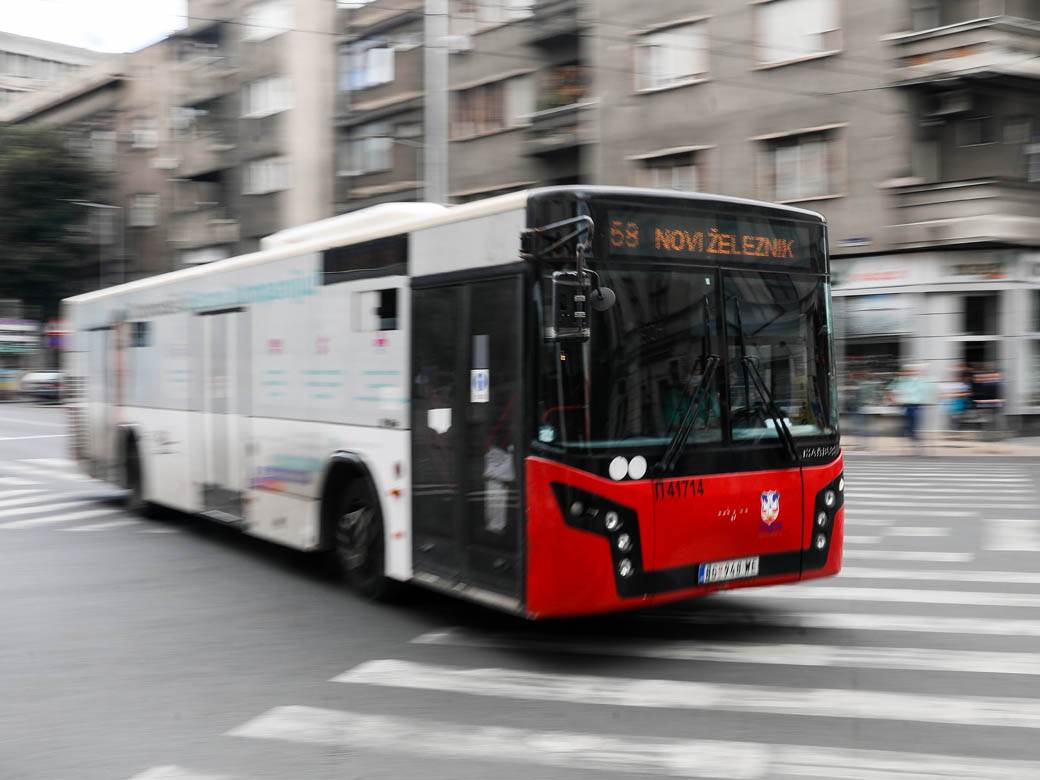  Prevrnuo se autobus na liniji 110 u Beogradu 