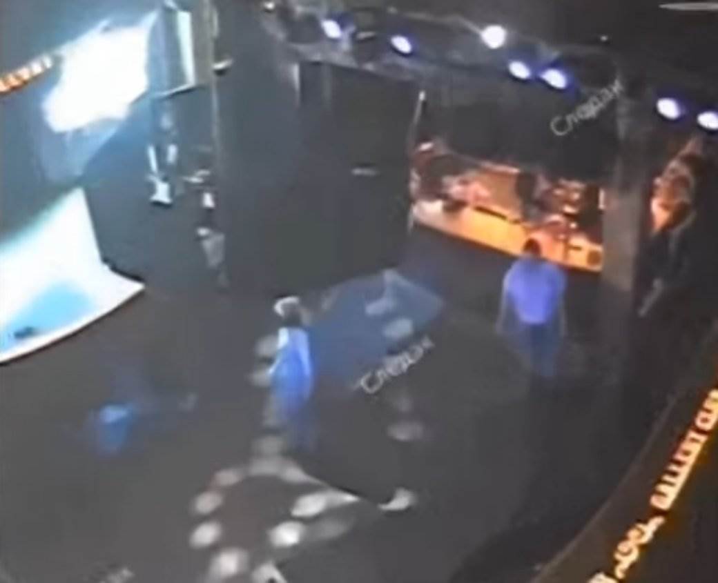  rusija zena poginula u karaoke baru 