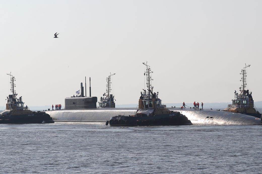  Sudarili se brod britanske mornarice i ruska podmornica 