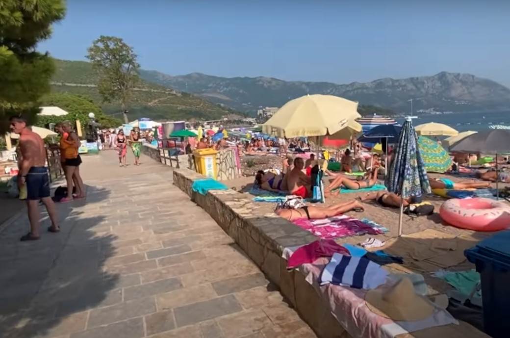  Naplaćivanje tuševa i ležaljki na plaži u Crnoj Gori 