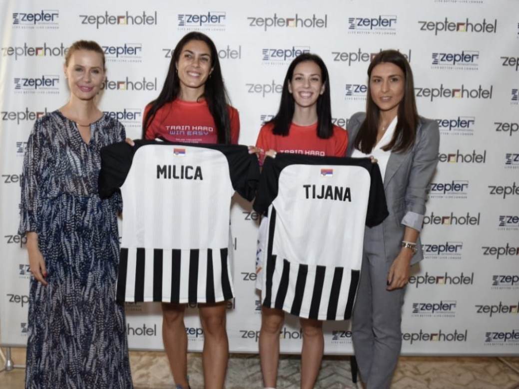  Milica Mandić i Tijana Bogdanović dobile na poklon dres od FK Partizan 