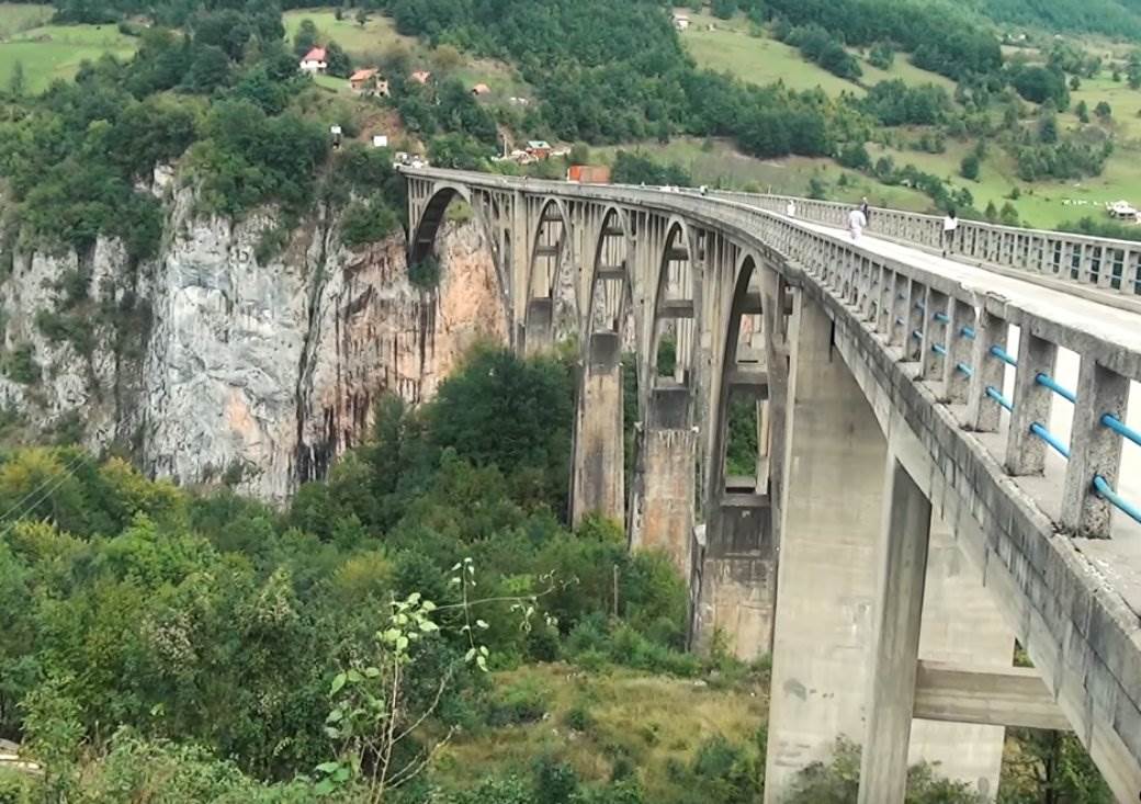  Dečak skočio s mosta u Crnoj Gori 