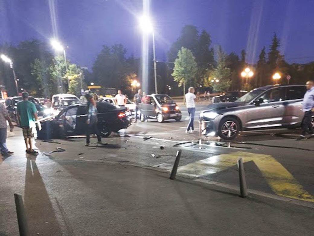  Saobraćajna nesreća na Trgu Nikole Pašića 
