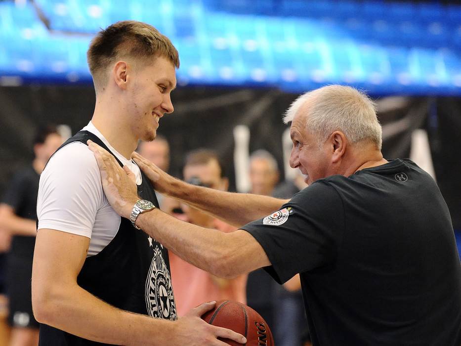  Gregor Glas potpisao za Partizan najmlađi igrač u ekipi 