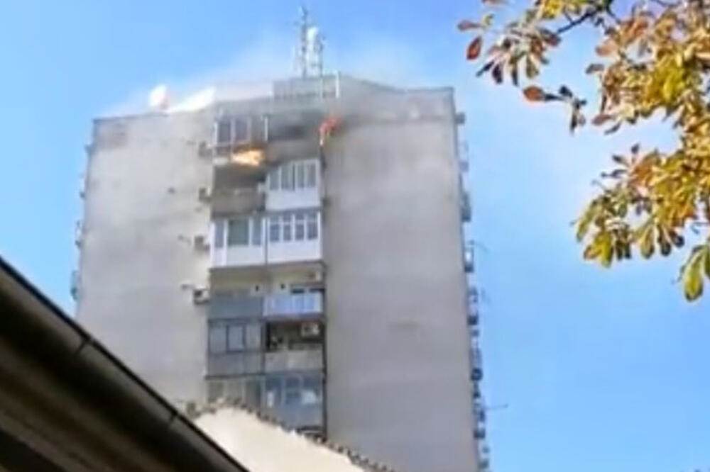  Buknuo požar u zgradi od 12 spratova u Pančevu 