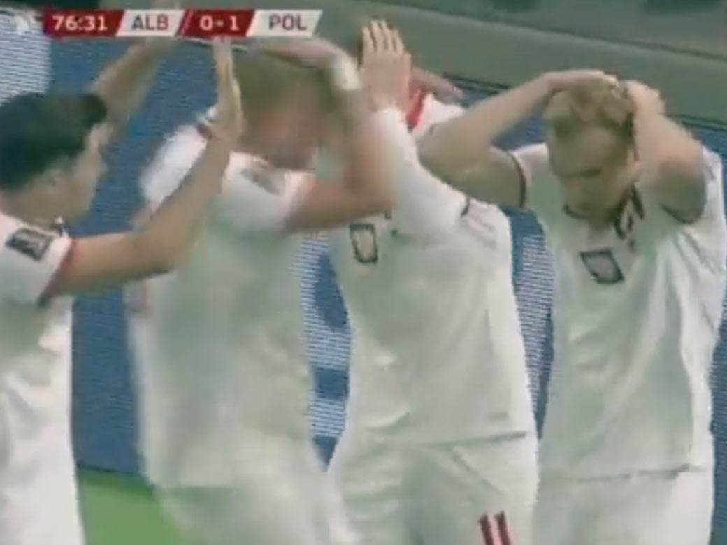  Albanija Poljska prekinuto zbog navijača 