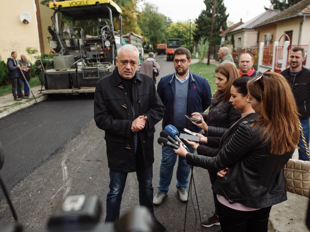  Gradonačelnik Subotice Stevan Bakić obišao radove asfaltiranja 