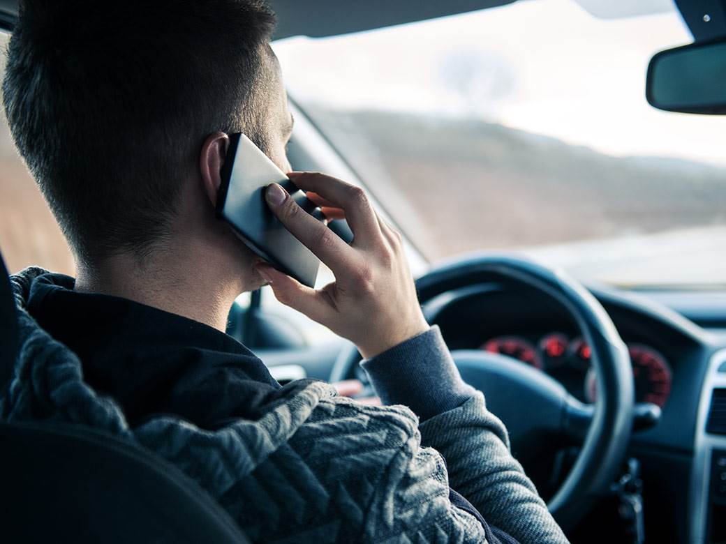  Korišćenjem mobilnih telefona tokom vožnje troši se više goriva 