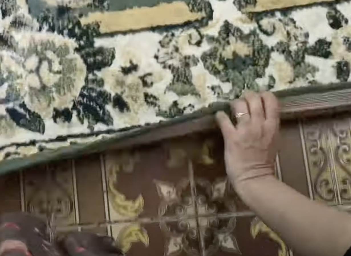  Kako se čisti pocrnela ivica tepiha 