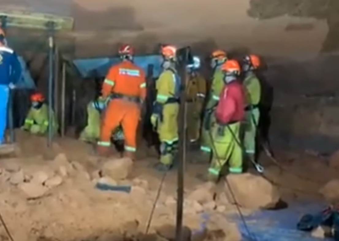  Vatrogasci poginuli u pećini koja se urušila 