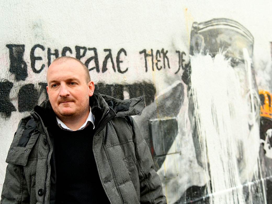  Đorđo Žujović uništio mural Ratku Mladiću 