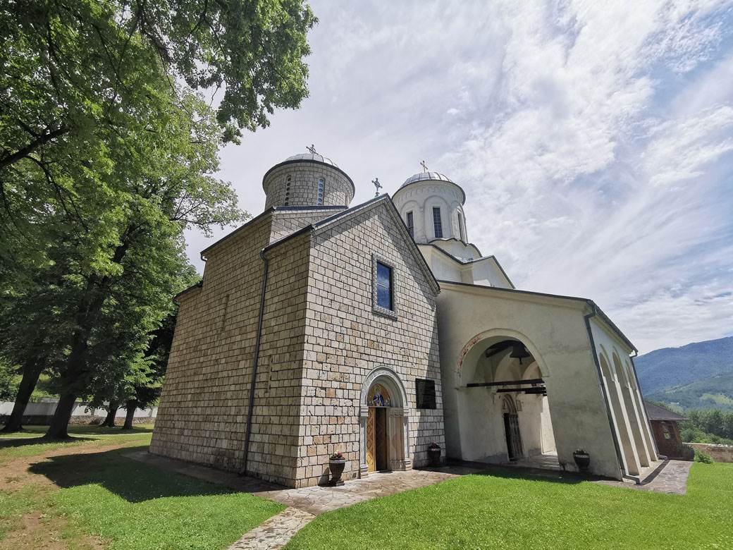  Bogata Ruskinja donirala 20000 evra srpskom manastiru 