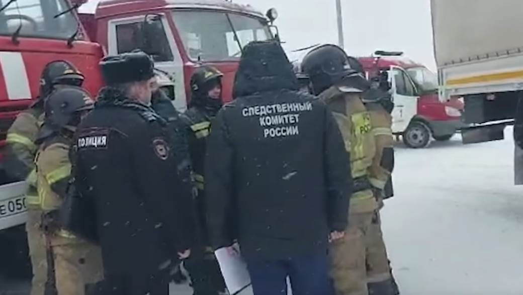  Spasioci ispred rudnika u Rusiji 