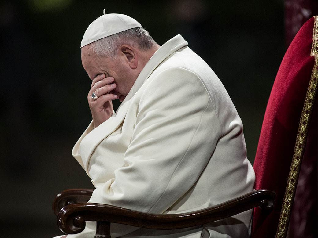  Papa Franja rekao da sveštenici gledaju porniće 