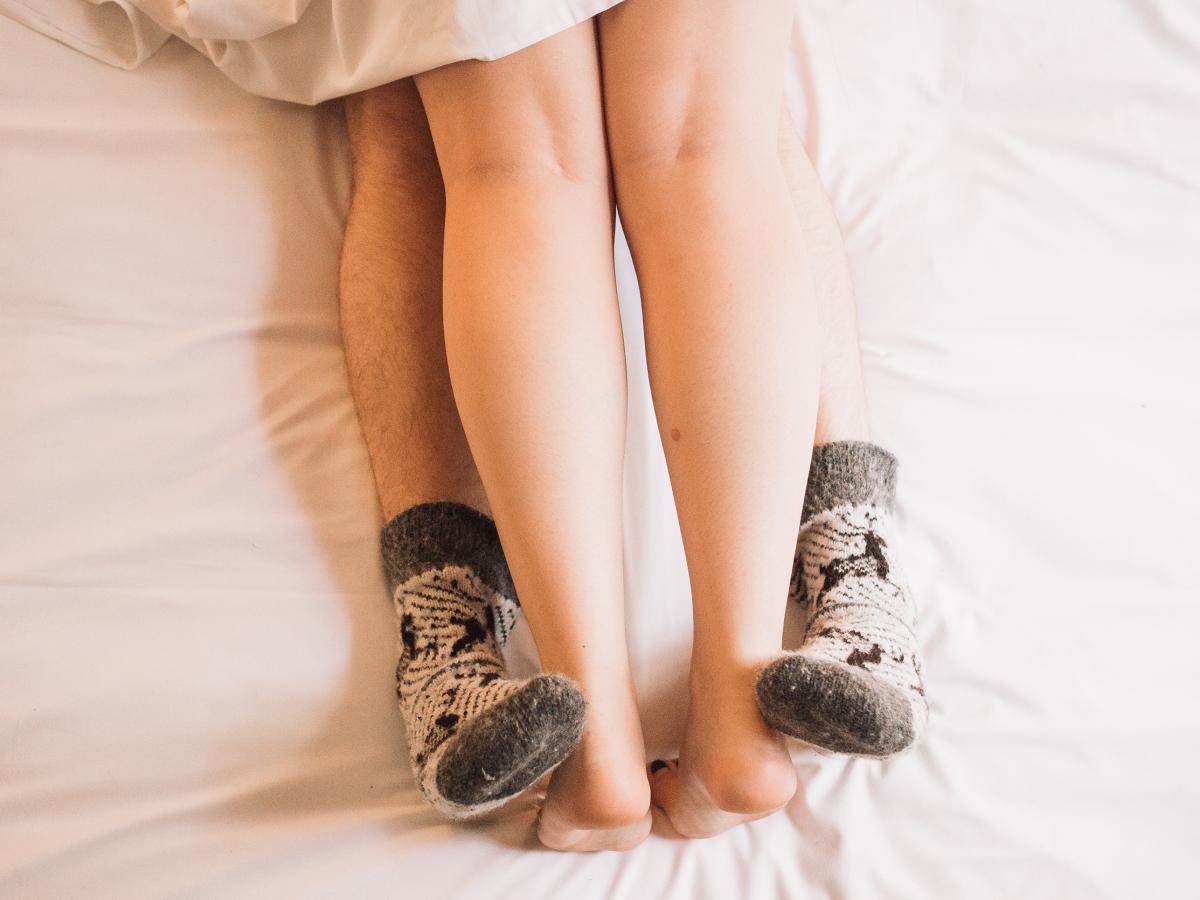  čarape u krevetu seks 