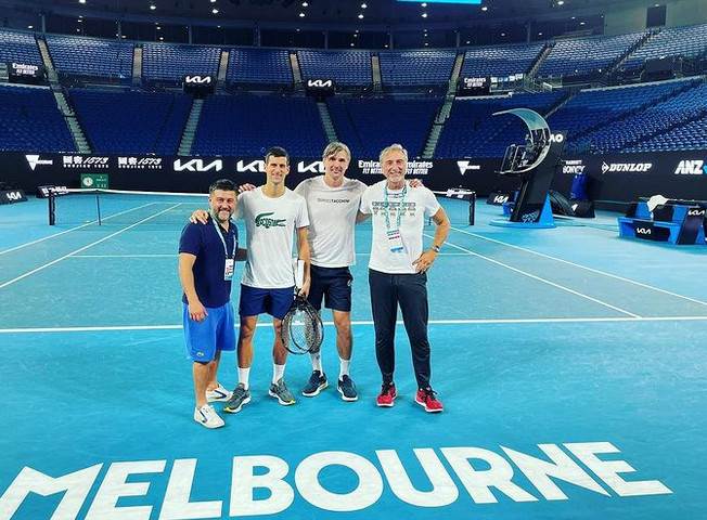 Novak Djokovic na terenu Australijan opena.jpg 