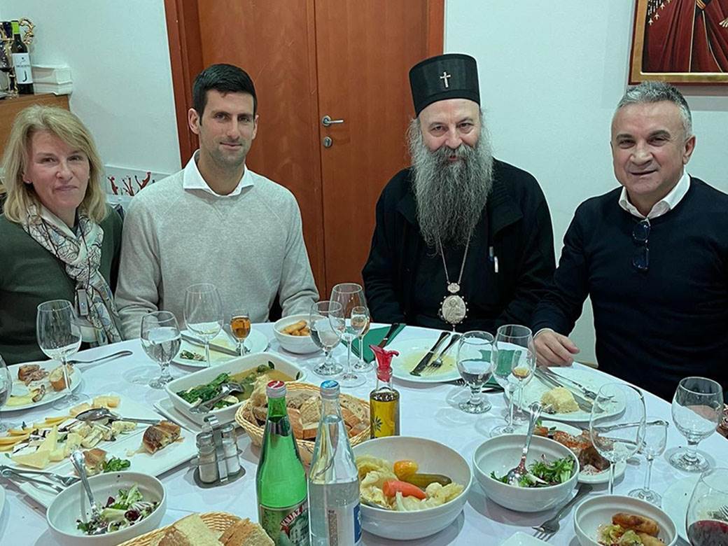  Novak Đoković i porodica sa patrijarhom Porfirijem 