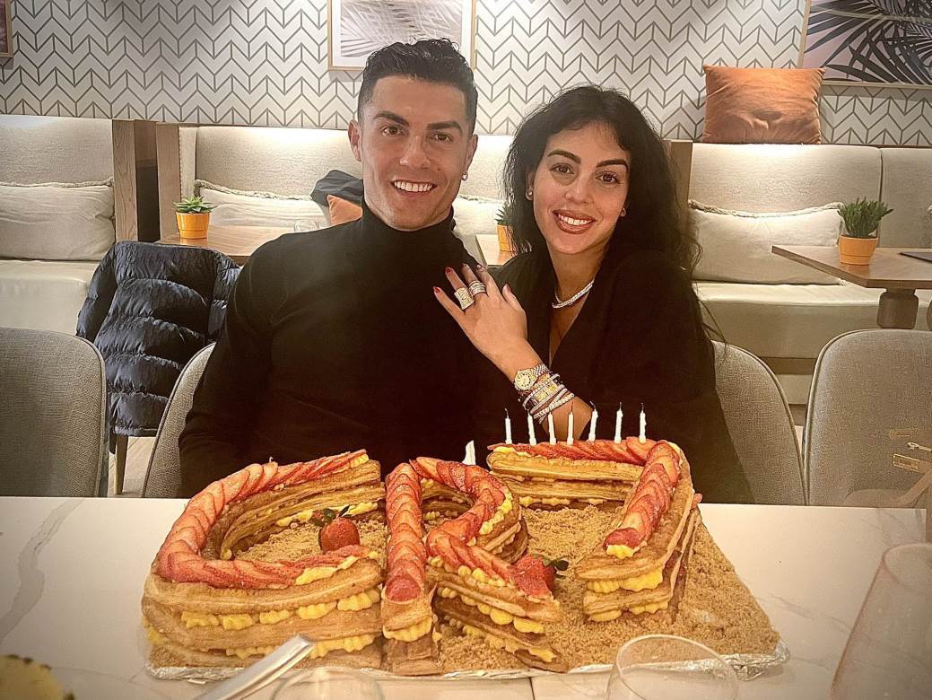  Kristijano Ronaldo na večeri za rođendan sa Georginom Rodrigez 