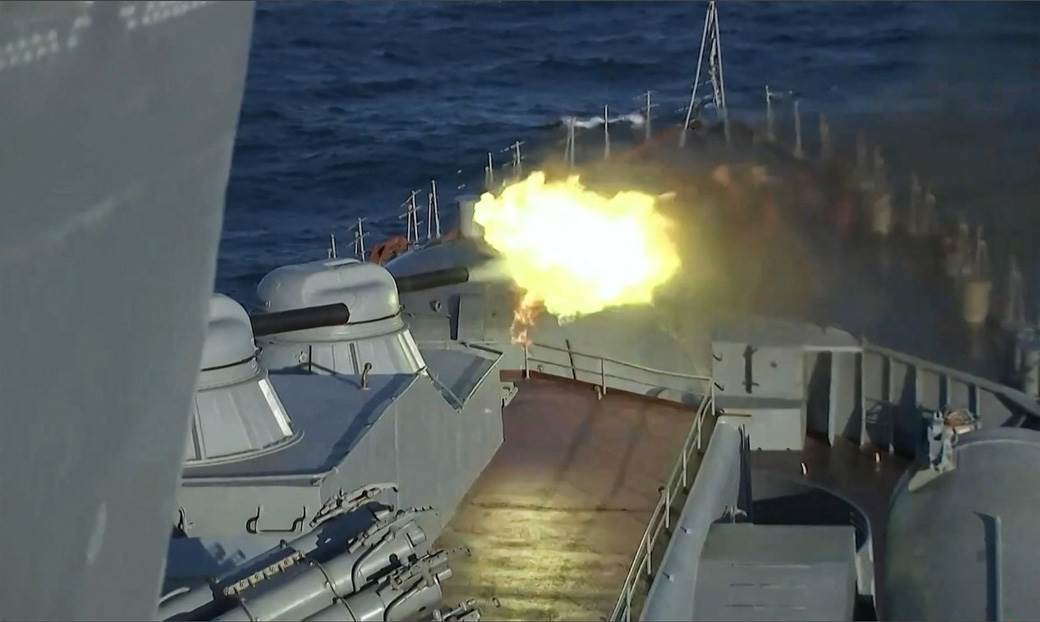  Gori ruski ratni brod kod Zmijskog ostrva 