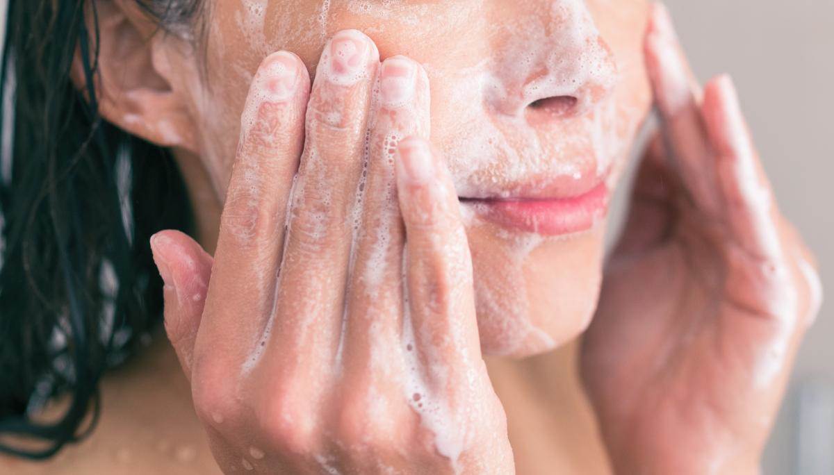  Pranje lica sapunom 
