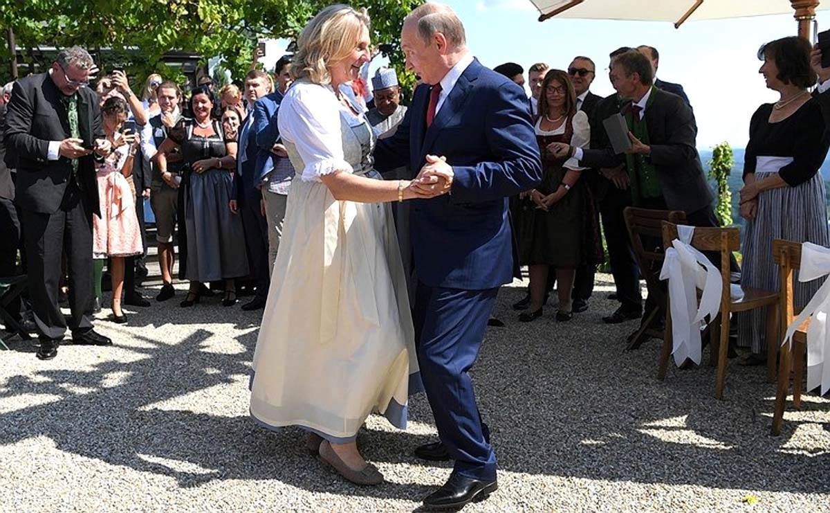  Ministarka plesala sa Putinom na svadbi 