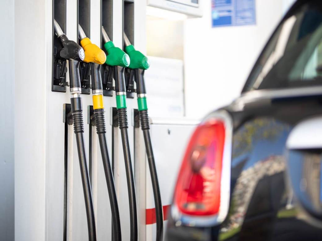  Objavljene nove cene goriva dizel jeftiniji za 2 dinara benzin za 3 dinara 