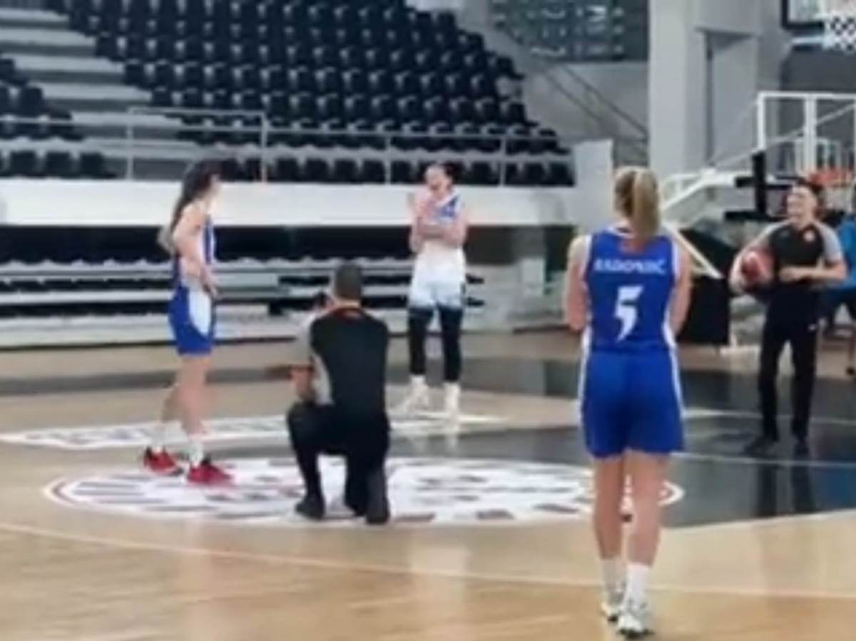  Sudija zaprosio košarkašicu u Podgorici 