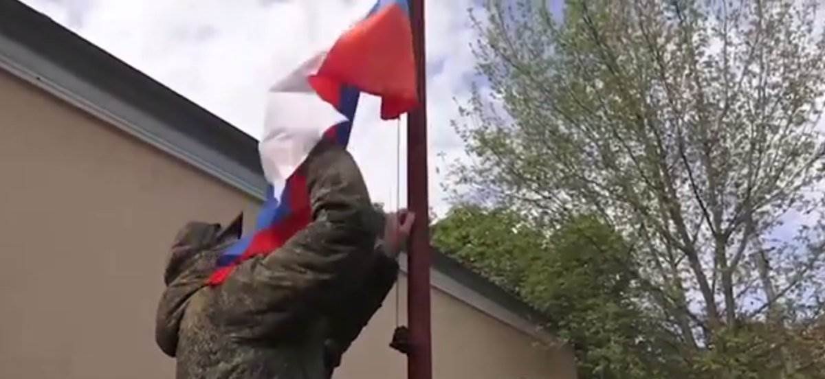  Ruska zastava podignuta u Ukrajini 