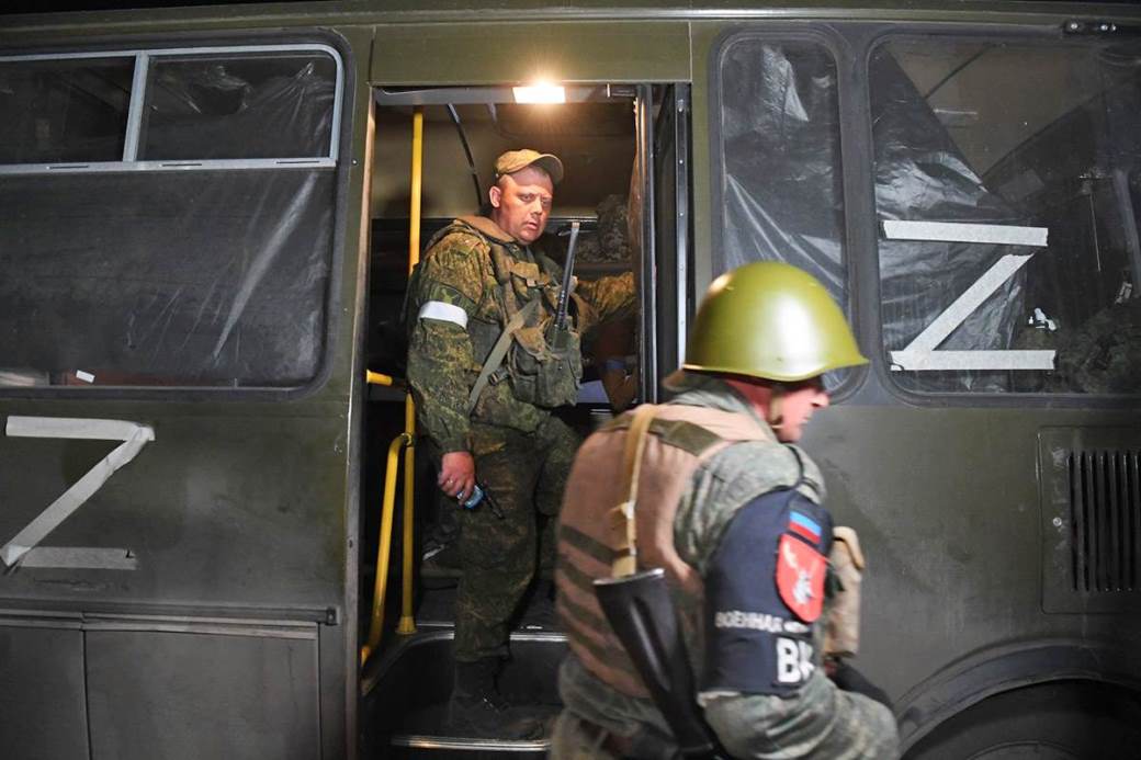Rusi evakuišu ukrajinske vojnike iz čeličane Azovstalj 
