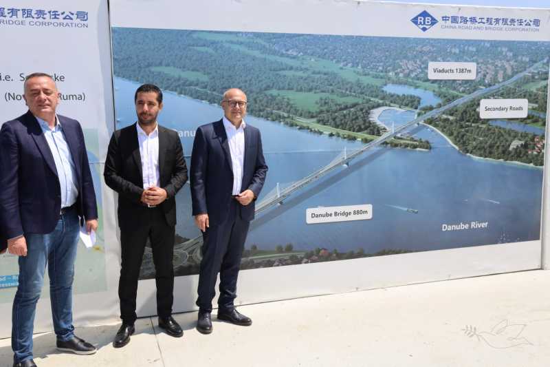  IZGRADNJA NOVOG MOSTA: Gradonačelnik Vučević i ministar Momirović obišli gradilište novog mosta 