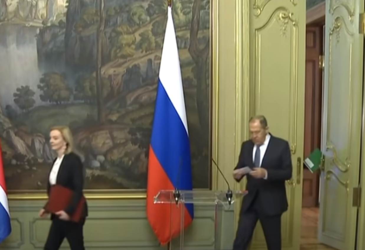  Lavrov ima dve žene u isto vreme 