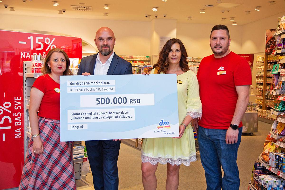  Kompanija dm donirala 2.500.000 dinara prilikom otvaranja drogerija širom Srbije 