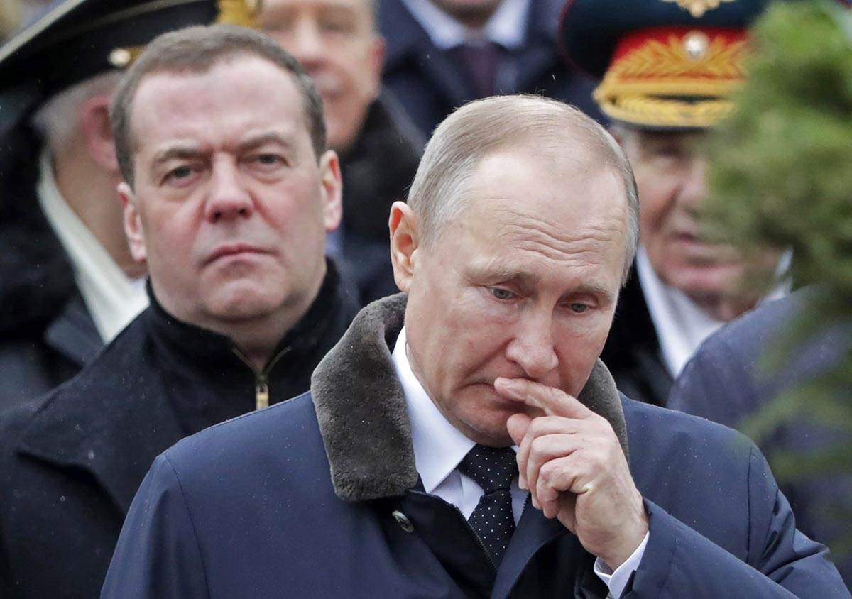  Medvedev otkrio da Putin gubi 
