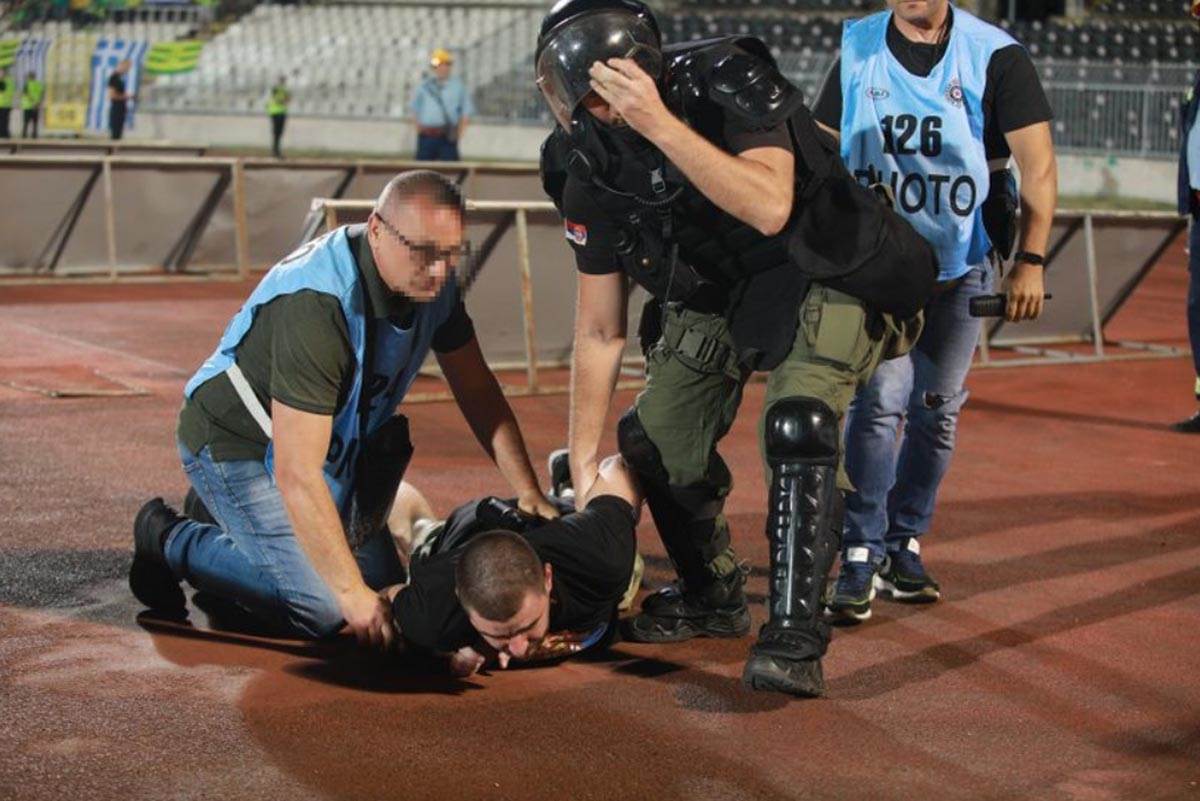 Fotoreporteri se tukli sa navijačem Partizana 