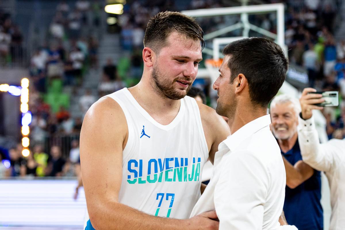  Novak Đoković i Luka Dončić zagrljaj na meču 