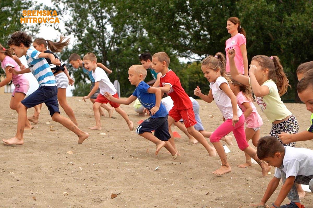  Pogledajte Gradsku školicu za male sportiste u Sremskoj Mitrovici! 