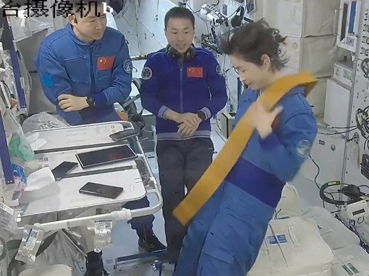  Kina - Šta rade tajkonauti u svemirskoj stanici 