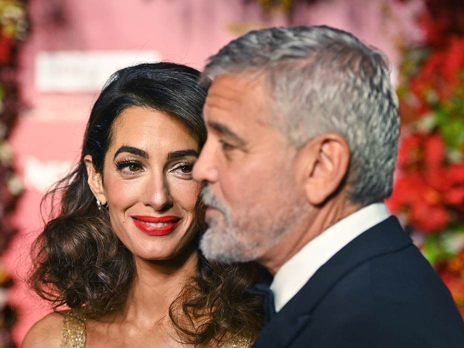  Amal Kluni u Versace haljini 