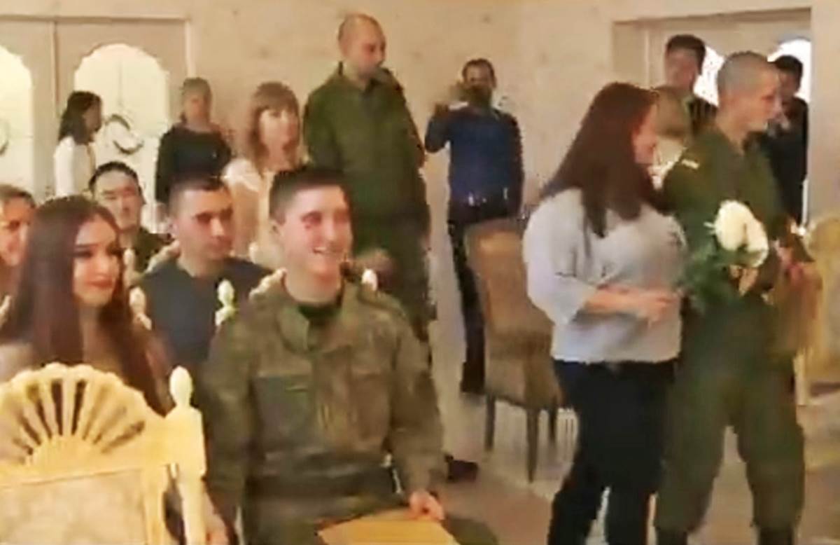  Grupno venčanje ruskih vojnika 