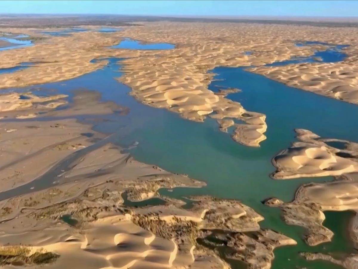  Jezera u pustinji Takla Makanu  
