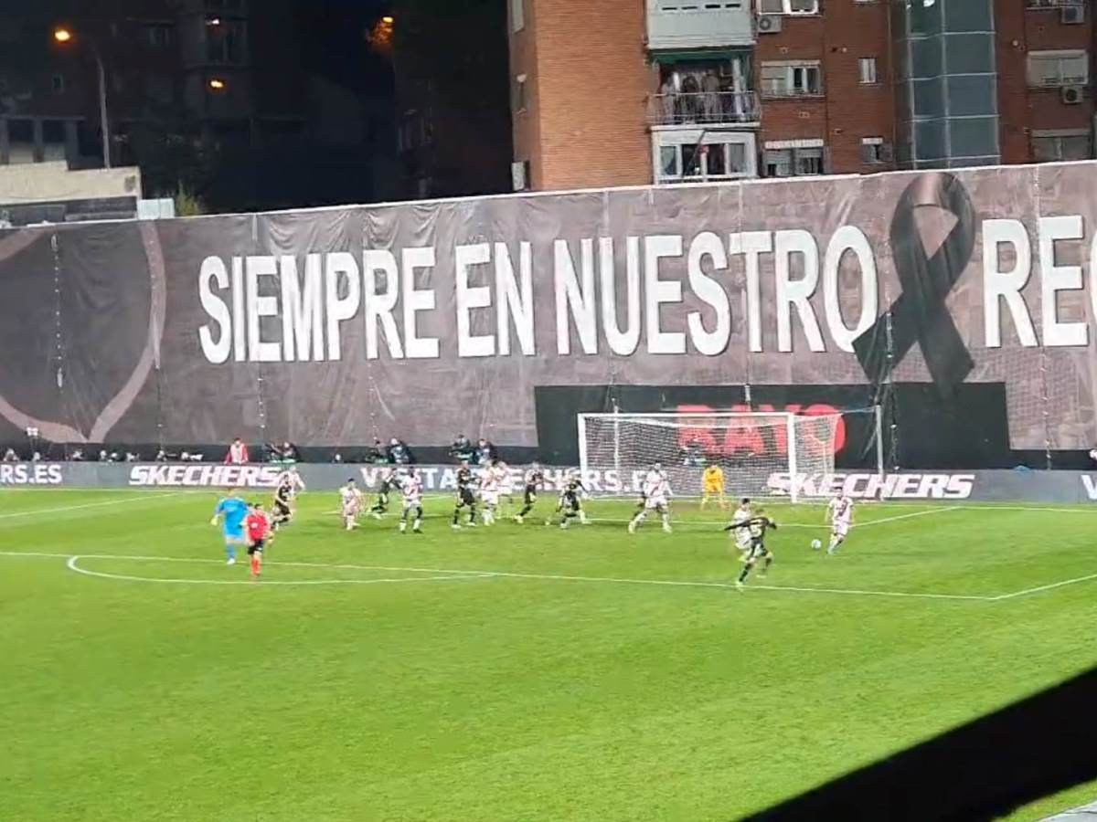  Fudbaler Reala Valverde šutnuo loptu na terasu 