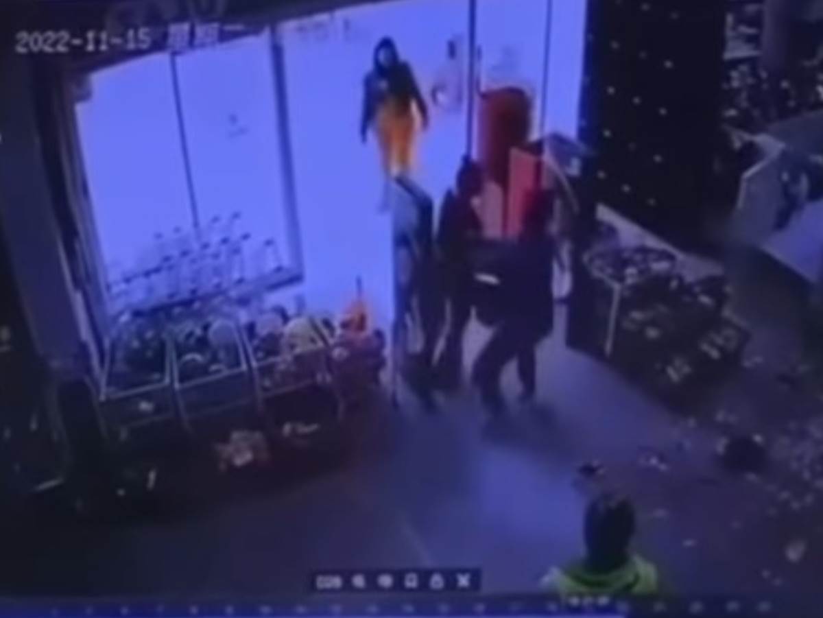  Devojku prebili Kinezi u prodavnici u Srbiji 