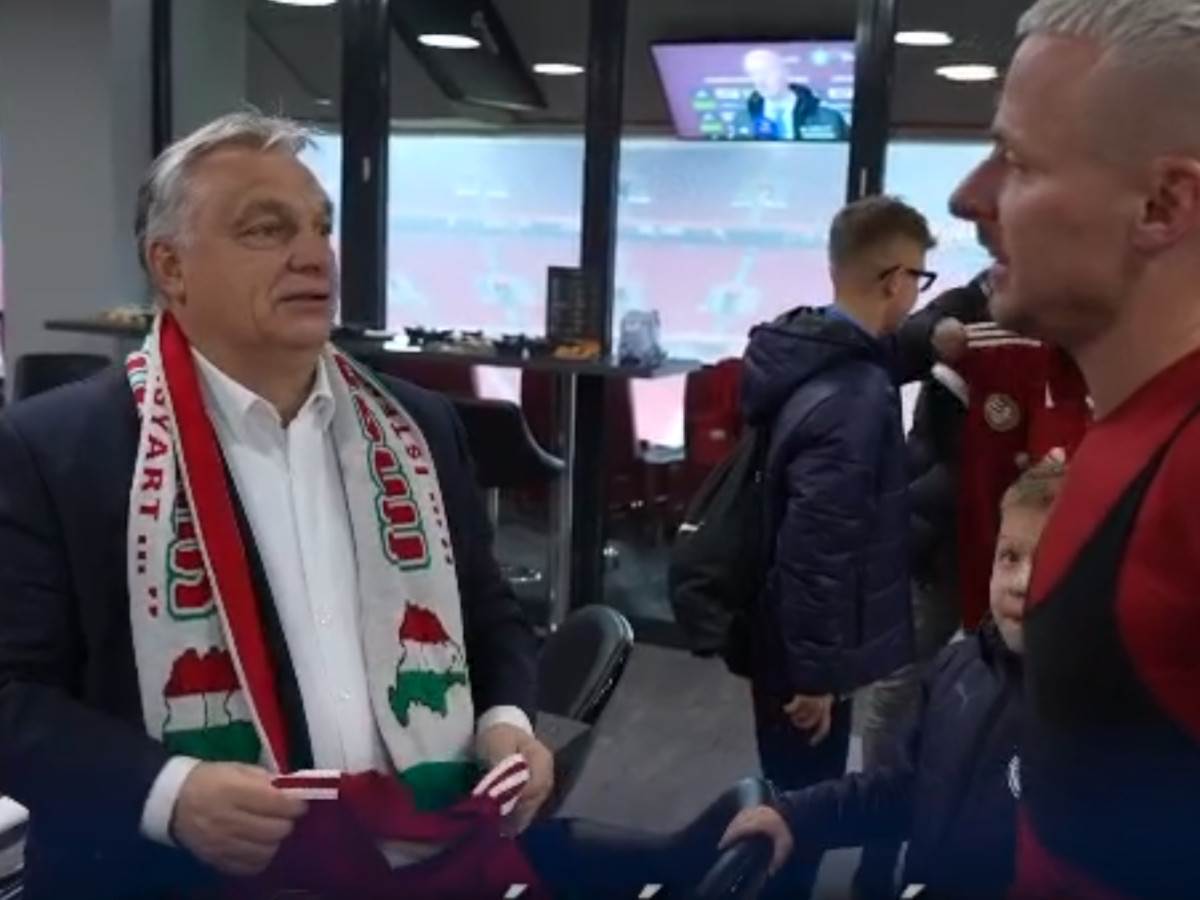  Viktor Orban nosio šal velike Mađarske 