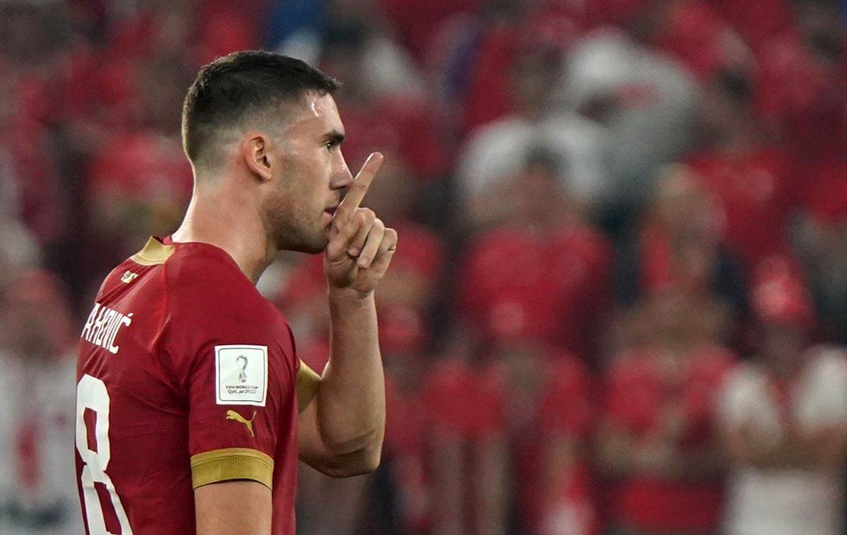  Dušan Vlahović se uhvatio na Srbija Švajcarska Svetsko prvenstvo 2022 Katar 
